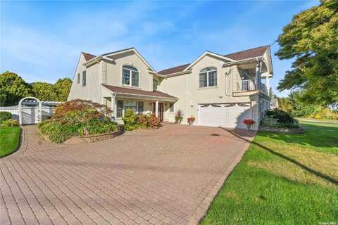 15 Cedar Point Drive, West Islip, NY 11795