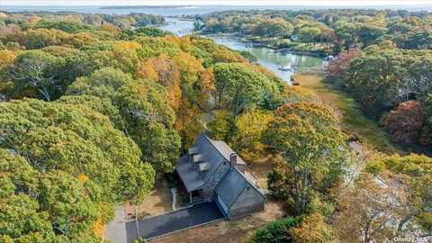 380 Luptons Point Road, Mattituck, NY 11952