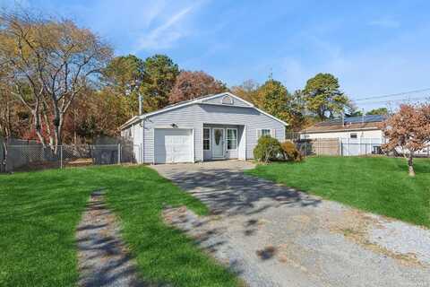 950 Provost Avenue, Bellport, NY 11713