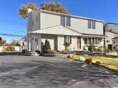 30 Andover Lane, Hicksville, NY 11801