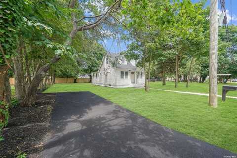 186 Woodside Road, Mastic Beach, NY 11951