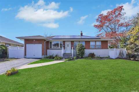 1036 N Broome Avenue, Lindenhurst, NY 11757