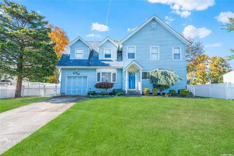 28 Doncaster Avenue, West Islip, NY 11795