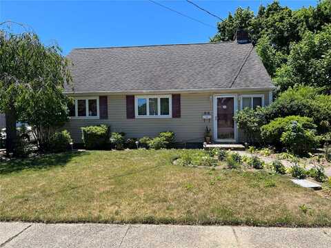 85 N Emerson Avenue, Copiague, NY 11726