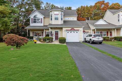 2802 Pebble Beach Path, Riverhead, NY 11901