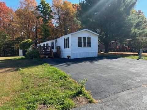 31 Walnut Park Lane, Marlboro, NY 12547