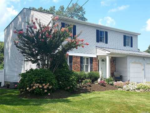 62 Woodview Lane, Centereach, NY 11720