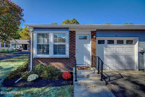 4 Pembroke Lane, Manchester, NJ 08759