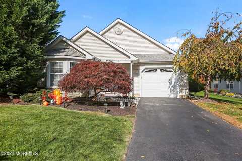 31 Strawberry Lane, Lakewood, NJ 08701