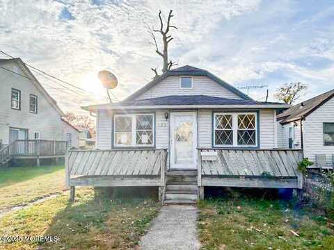 123 Forest Avenue, Keansburg, NJ 07734