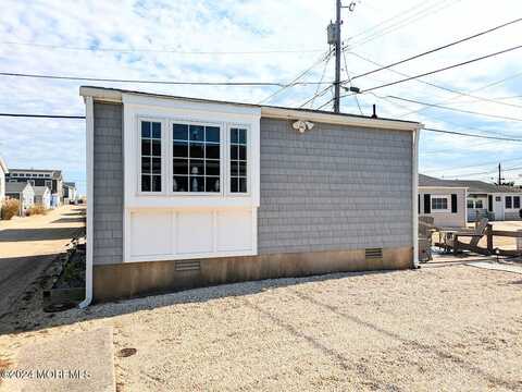 31 E Pelican Way, Lavallette, NJ 08735