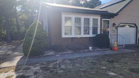 9 Penwood Drive, Whiting, NJ 08759