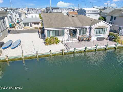 215 Gull Lane, Lavallette, NJ 08735