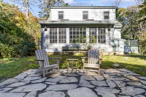 94 Leighton Road, Falmouth, ME 04105