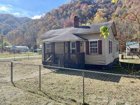 11 BETTY LN, WAR, WV 24892