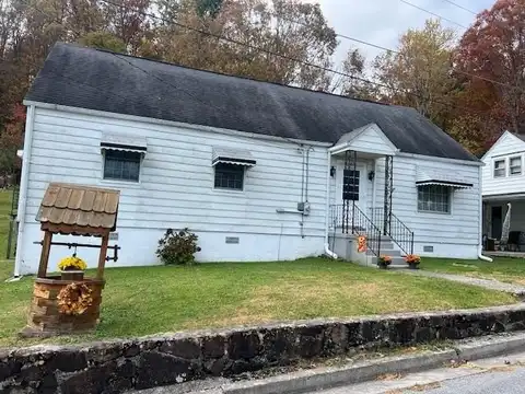 321 Circle Dr, BLUEFIELD, VA 24605