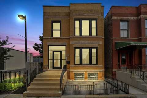 2752 W Belmont Avenue, Chicago, IL 60618