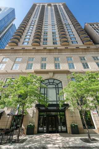 10 E Delaware Place, Chicago, IL 60611