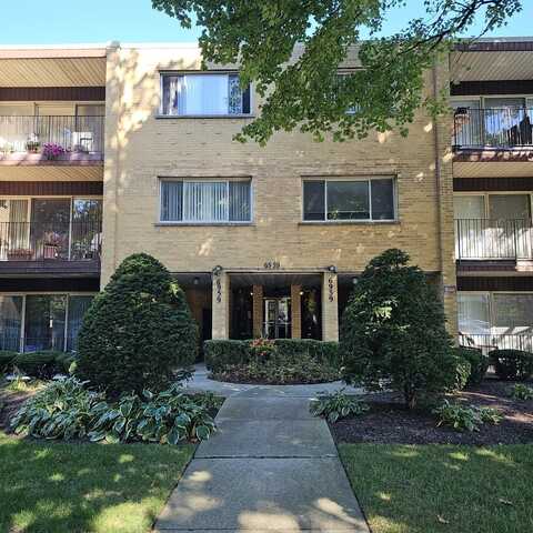 6959 N Ridge Boulevard, Chicago, IL 60645