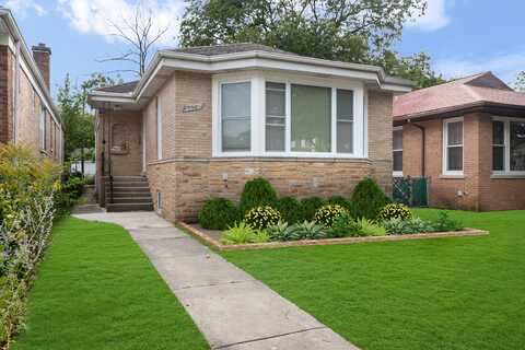 3021 W Birchwood Avenue, Chicago, IL 60645