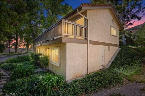 19 Sparrowhawk Lane, Oak Park, CA 91377