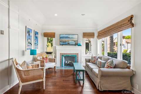 431 Park Avenue, Laguna Beach, CA 92651