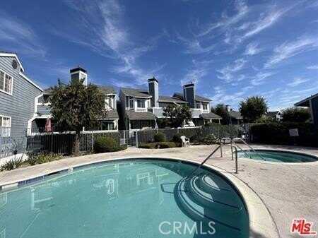 22040 Gault Street, Canoga Park, CA 91303