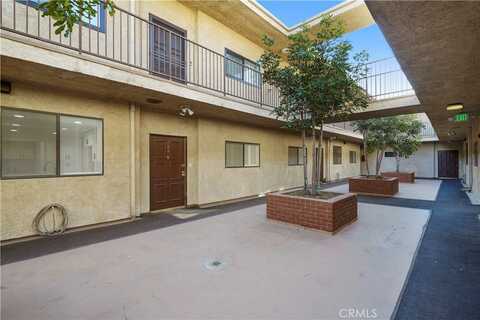 17522 Sherman Way, Van Nuys, CA 91406