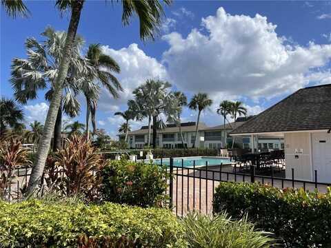 325 Charlemagne, NAPLES, FL 34112