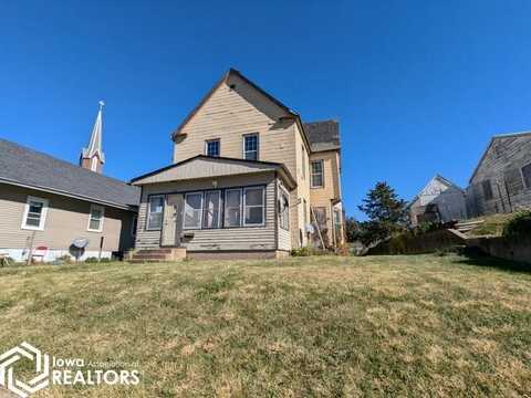 212 S 8TH Street, Burlington, IA 52601