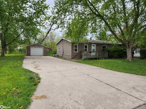 203 N 9Th Avenue W, Newton, IA 50208