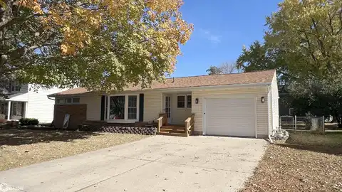 95 Lakeview Drive, Mason City, IA 50401