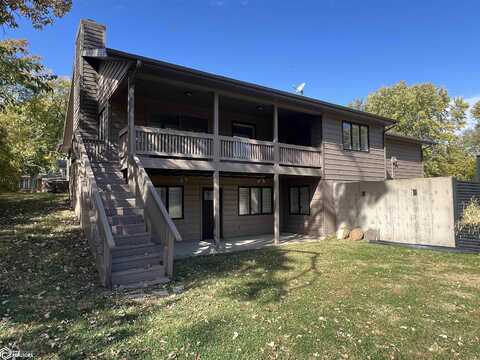 400 Heatherwood Circle, Fairfield, IA 52556