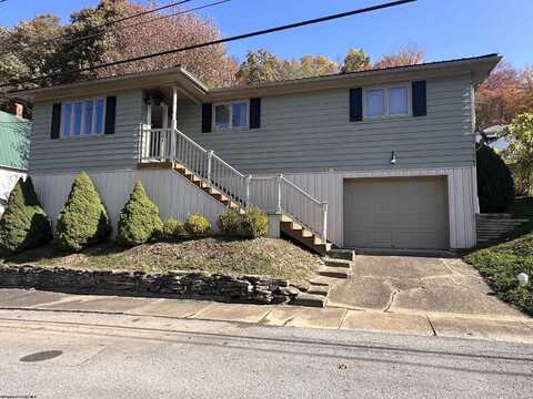 16 Oak Street, Hundred, WV 26575