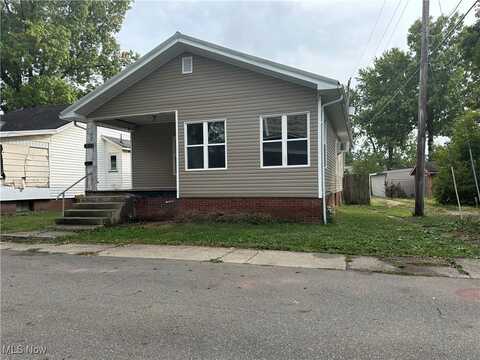 420 E 9th Street, Uhrichsville, OH 44683