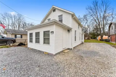 17512 Olive Avenue, Lake Milton, OH 44429