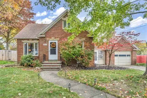 5818 Chestnut Hills Drive, Parma, OH 44129