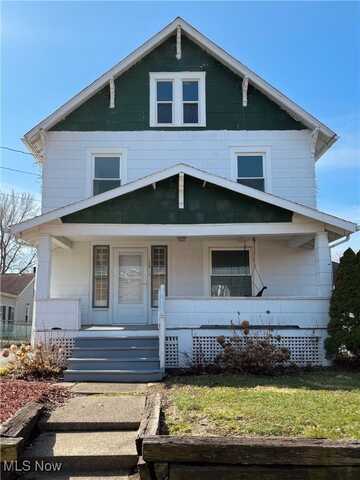 132 Washington Street E, Hartville, OH 44632