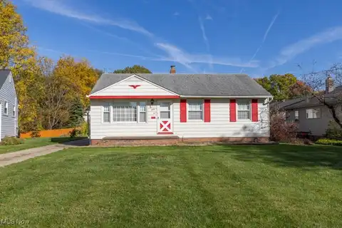 565 Heather Lane, Bedford, OH 44146