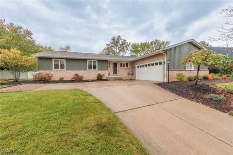 8290 W Ridge Drive, Broadview Heights, OH 44147