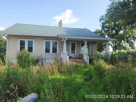 830 310th St, Hiawatha, KS 66434