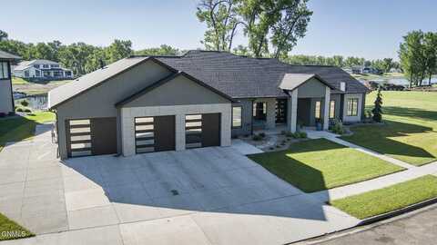 2533 Langer Lane, Bismarck, ND 58504