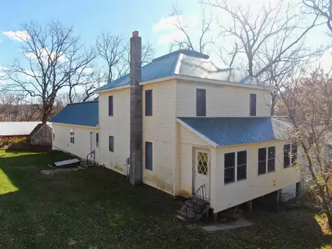 S1664 Farra Rd, La Valle, WI 53941