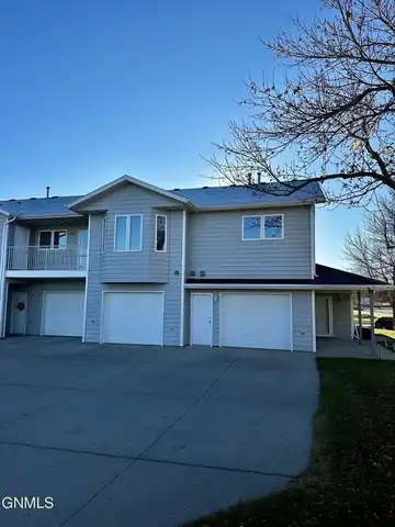 1634 Mapleton Avenue, Bismarck, ND 58503