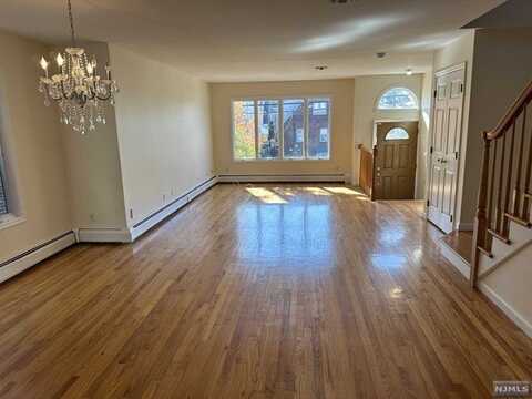 395 Washington Avenue, Cliffside Park, NJ 07010