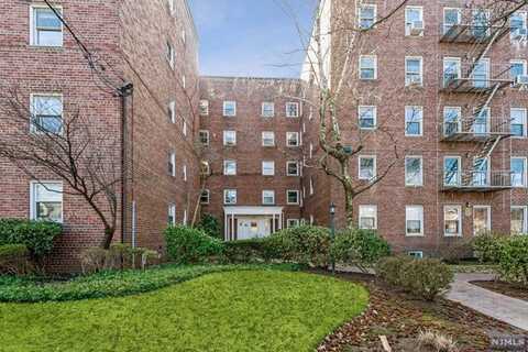 328 North Bridge Plaza, Fort Lee, NJ 07024