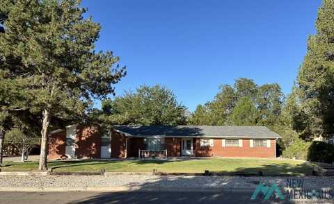 2702 Chrysler Drive, Roswell, NM 88201