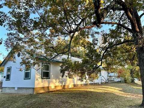 811 W Clayton Street, Hugo, OK 74743