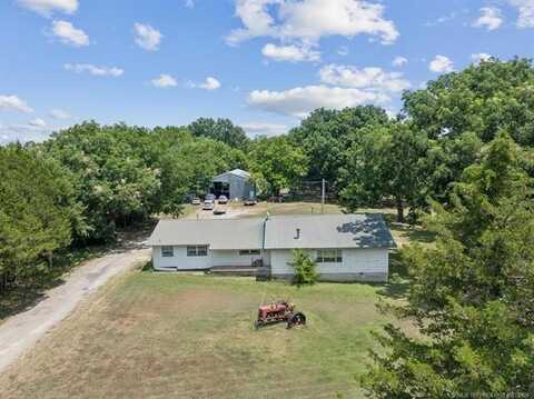 24250 Sacred Heart Road, Henryetta, OK 74437