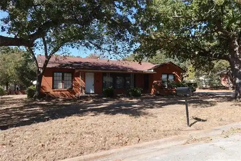 1002 Lowrie Street, Bowie, TX 76230